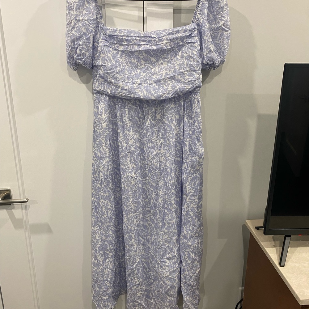 Elegant Floral Dress in Light Blue